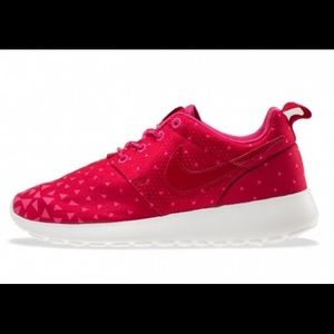 ✨👟 nike red triangles rose run sneakers (gs)